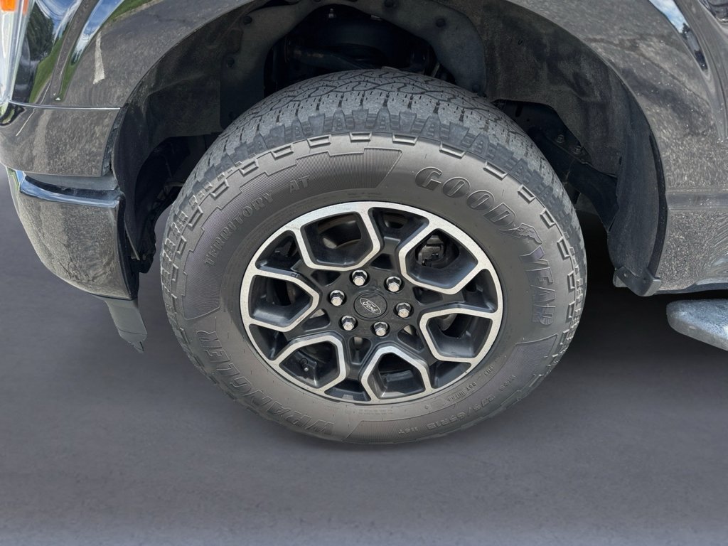 Used 2023 Agate Black Metallic Ford XLT image 11