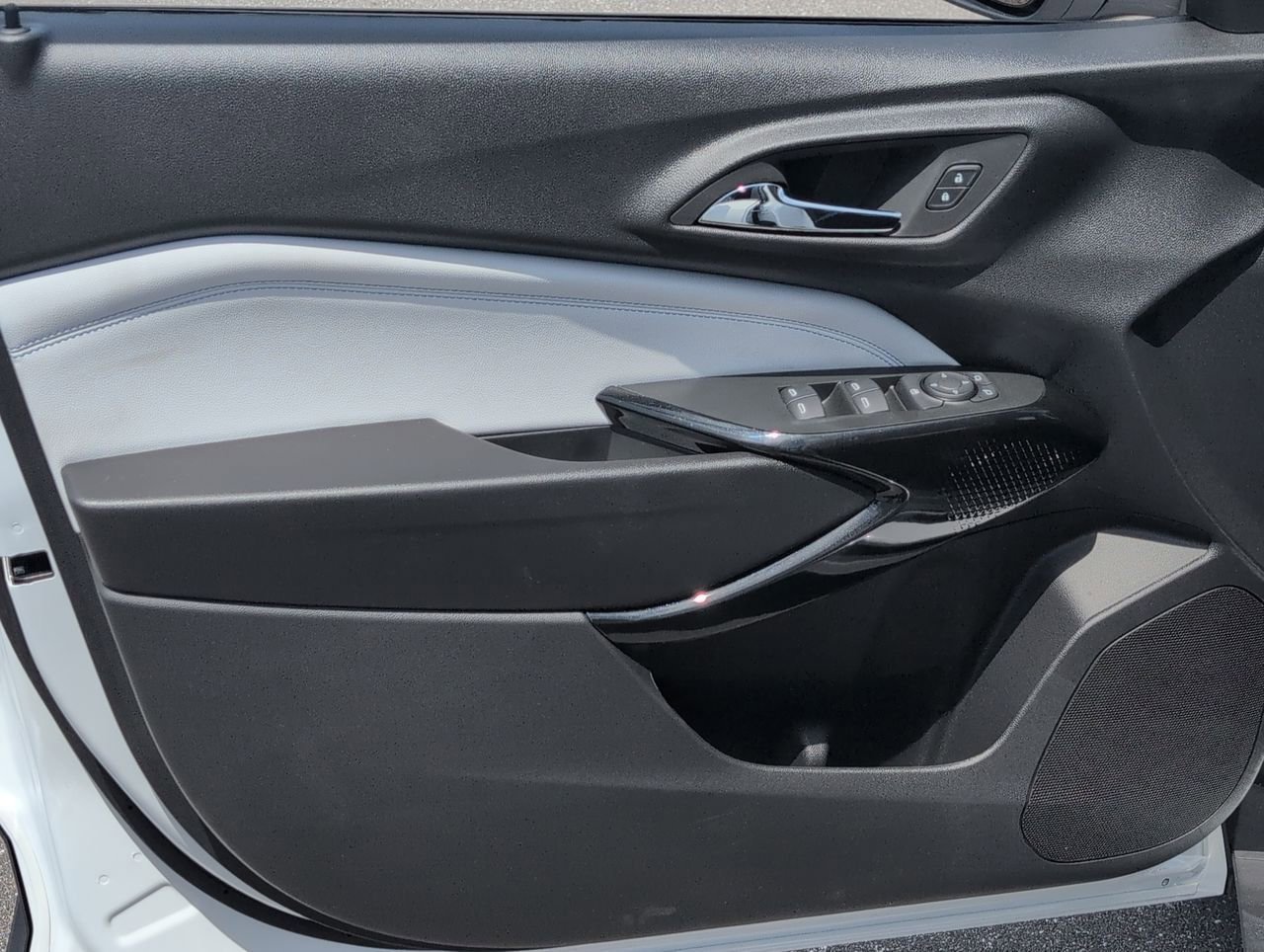 New 2026 Summit White Chevrolet LT image 20