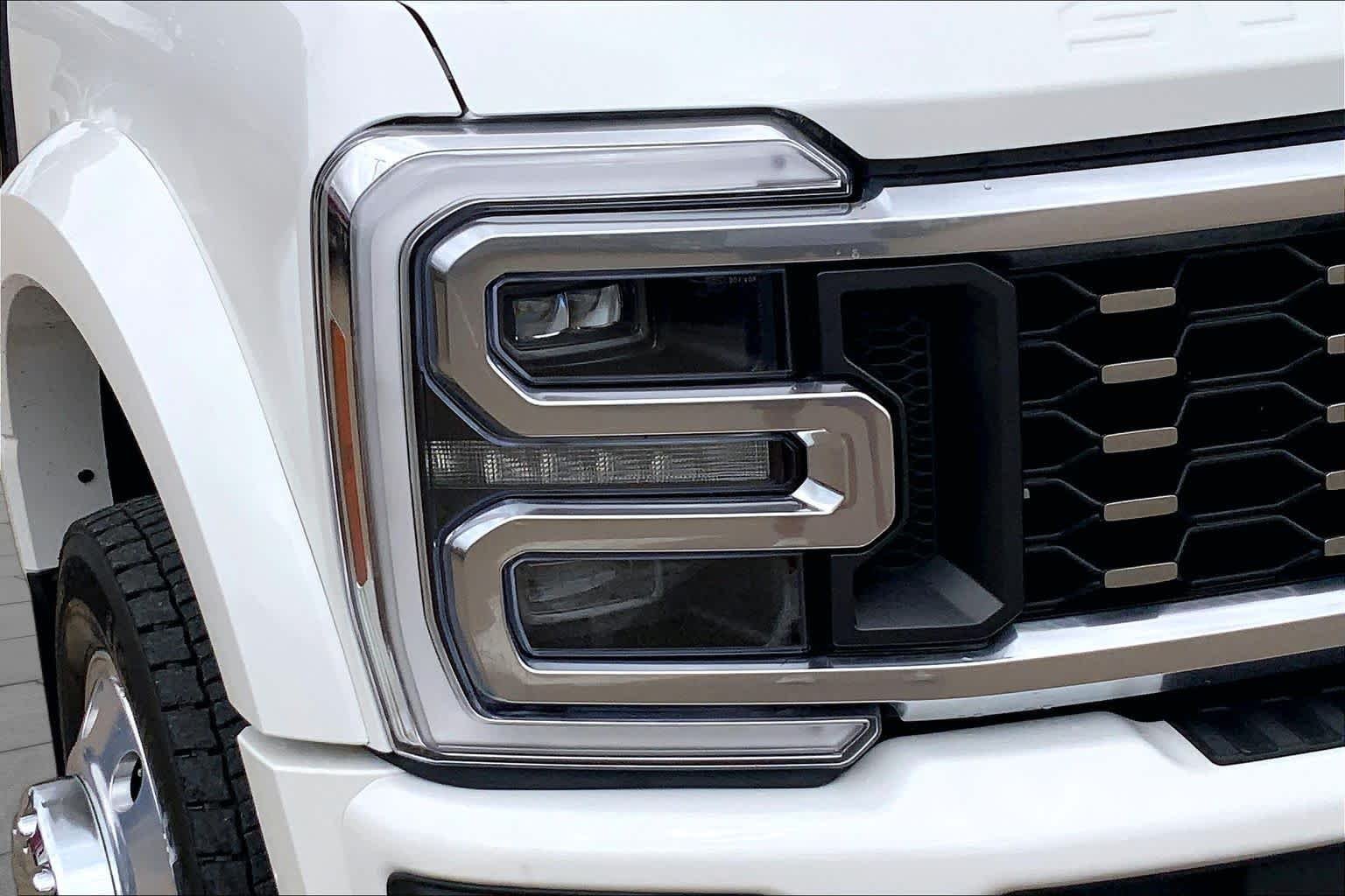 Used 2025 Star White Ford Platinum image 28