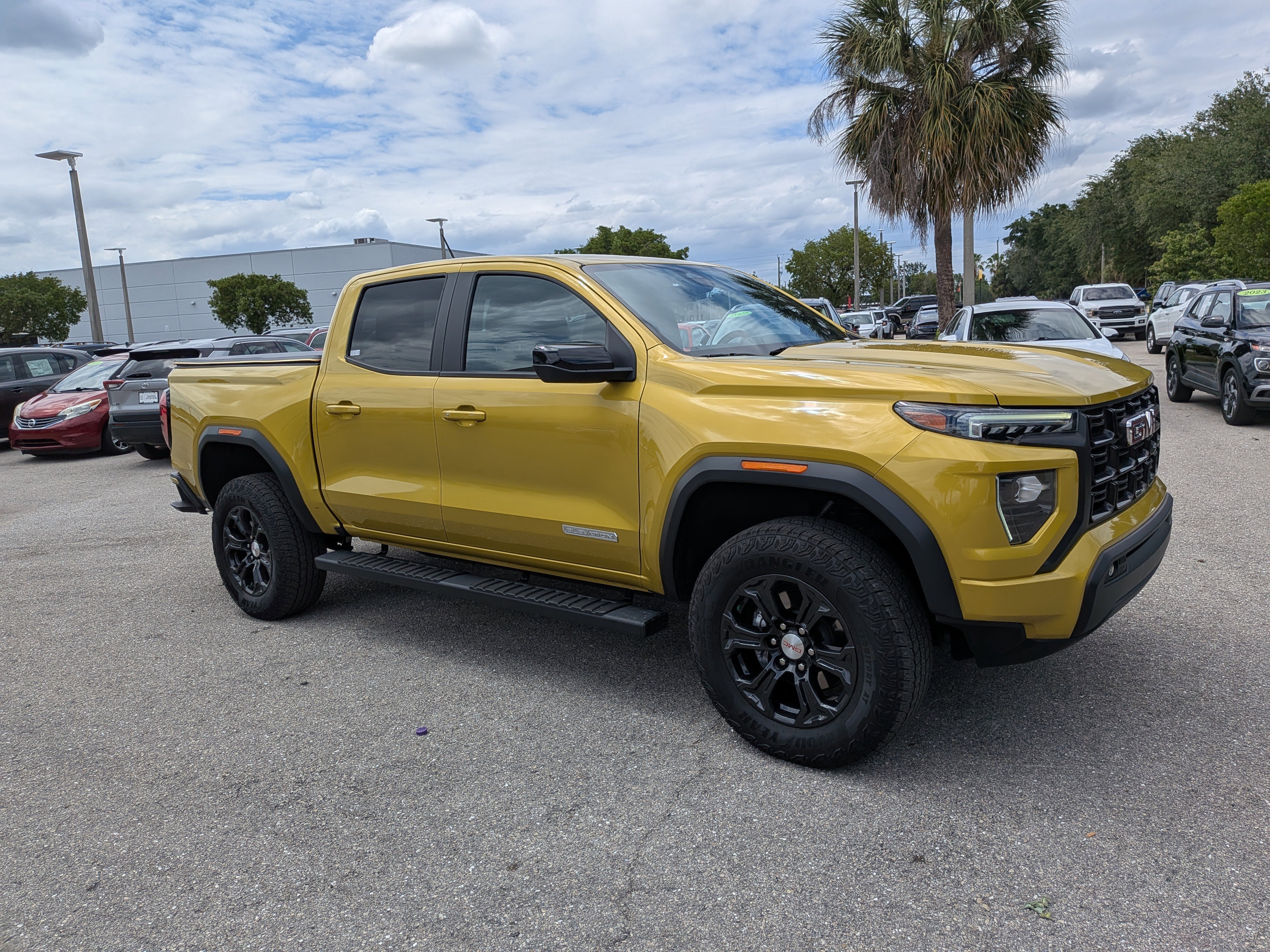 2023 GMC Canyon 2WD Elevation Crew Cab Short Box's photo