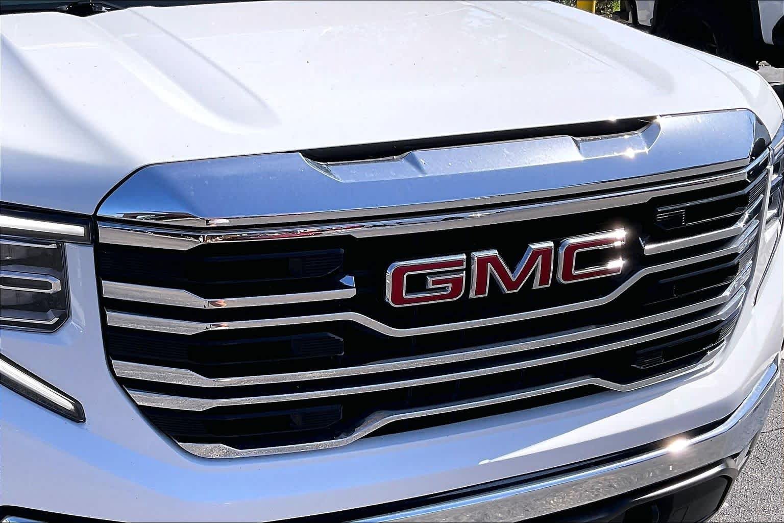 2025 GMC Sierra 1500 SLT - Photo 29