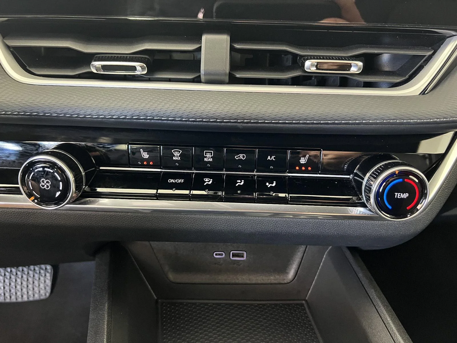 Used 2025 Summit White Chevrolet AWD LT image 16