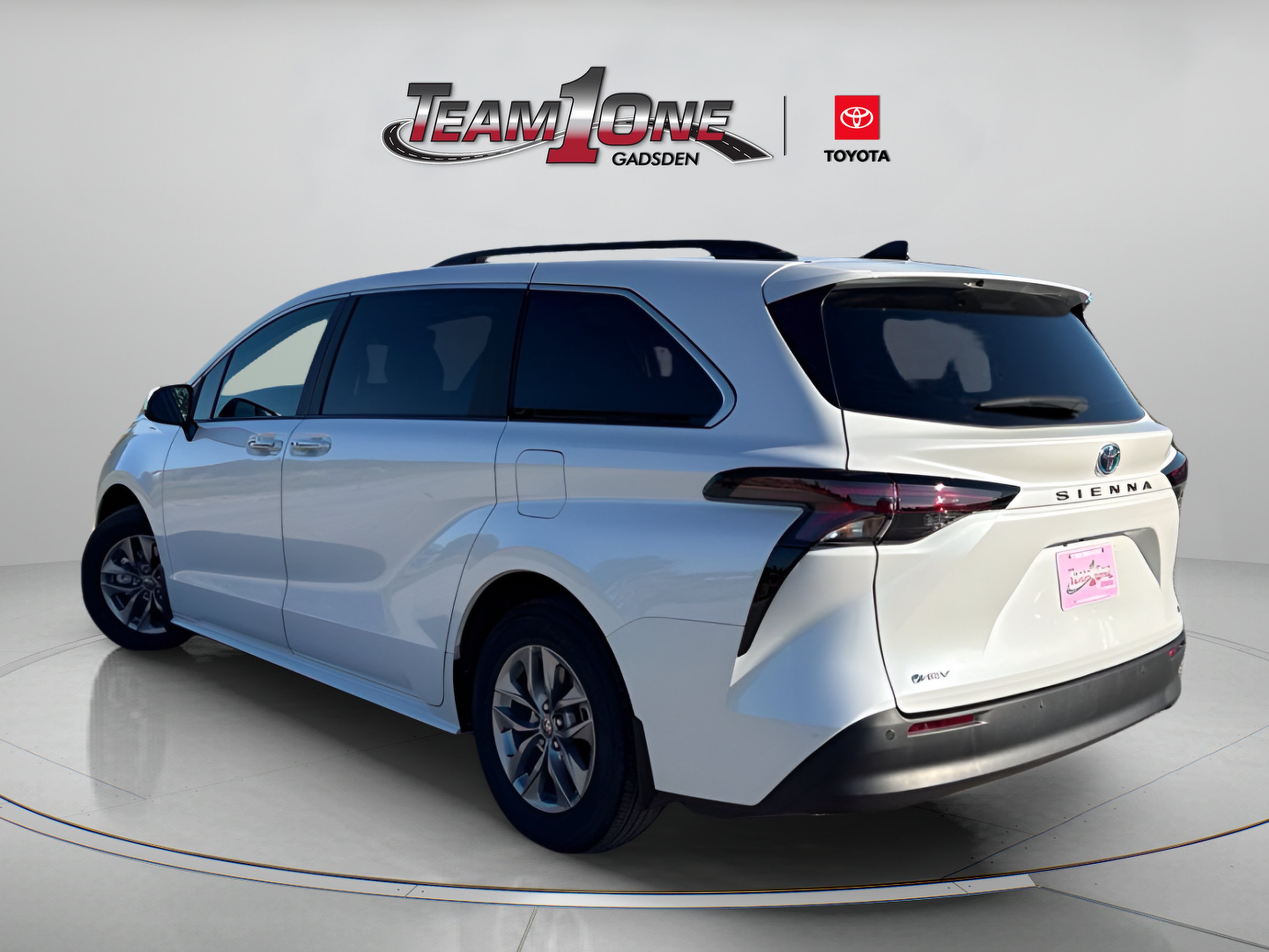 Used 2025 Pearl Toyota XLE image 3