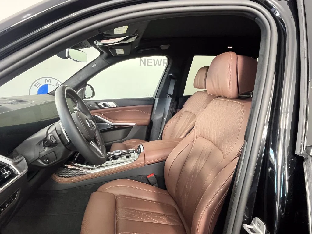 Used 2027 Black BMW M60i image 2