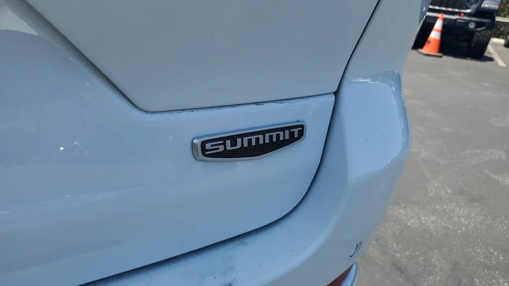 Used 2022 White Jeep Summit Reserve 4xe image 10