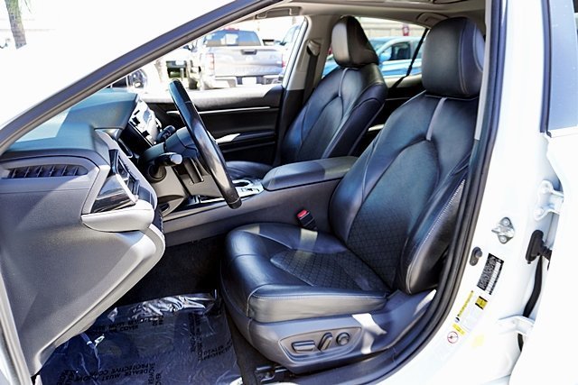 Used 2019 Beige Toyota XSE V6 image 21