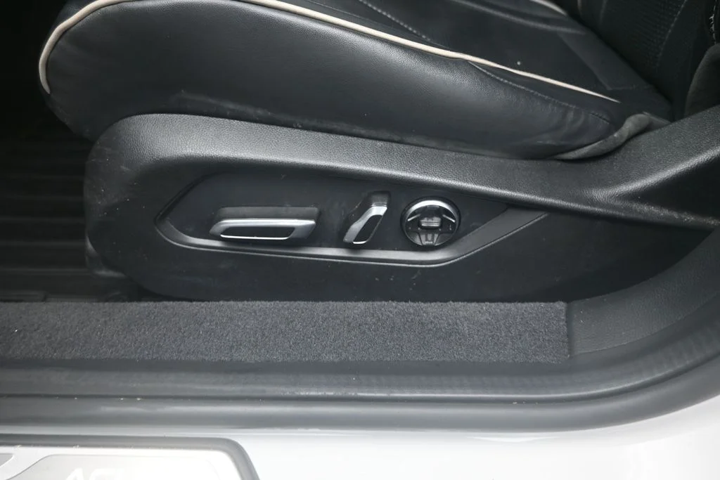 Used 2021 White Acura Advance image 22