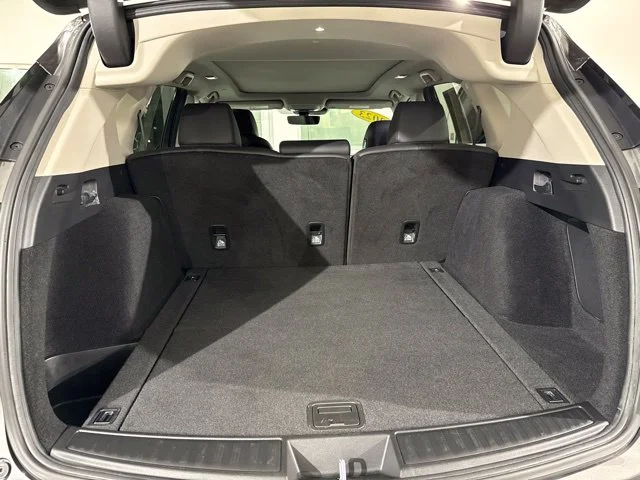 Used 2023  Acura Base image 9