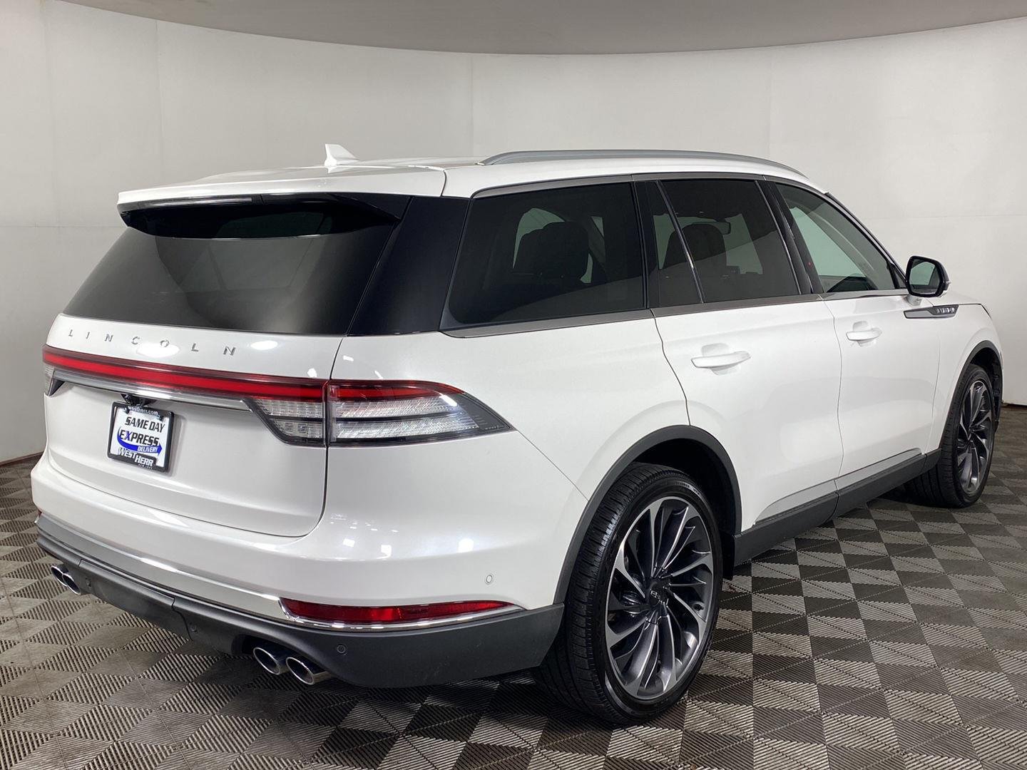 Used 2020 Pristine White Metallic Tri-Coat Lincoln Reserve image 6