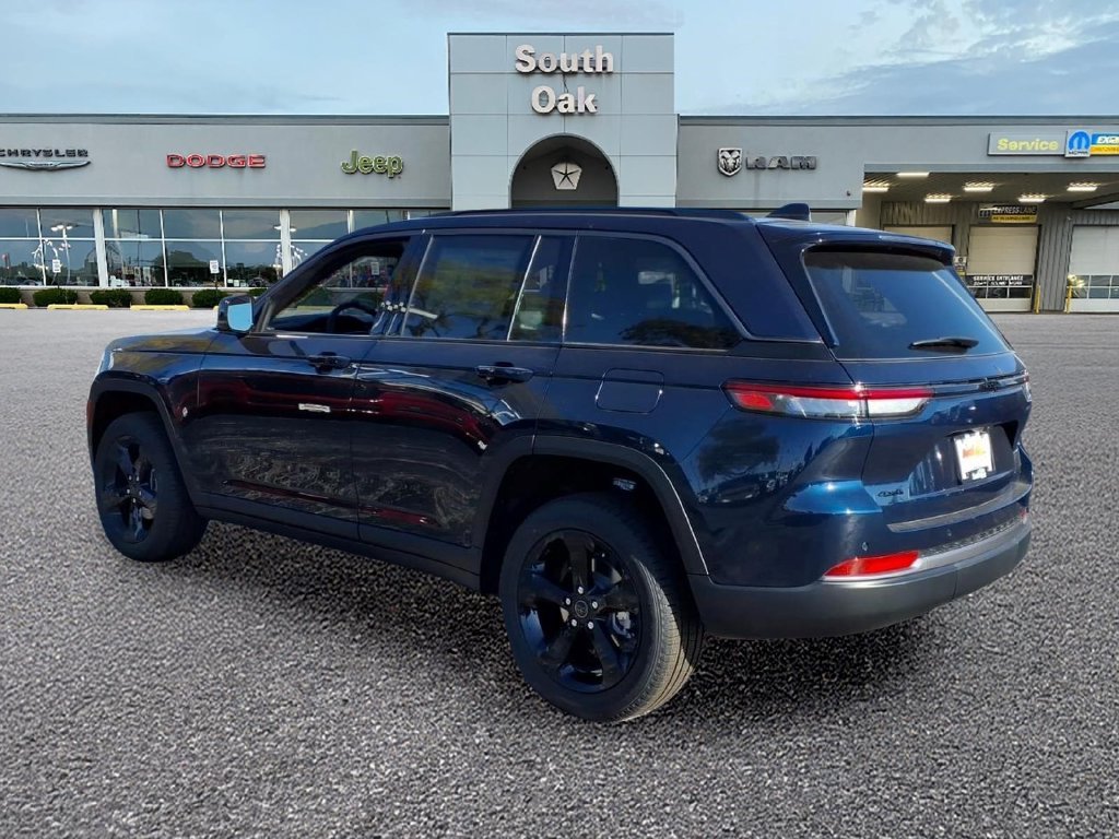 New 2027 Fathom Blue Pearl-Coat Paint Jeep Limited image 4
