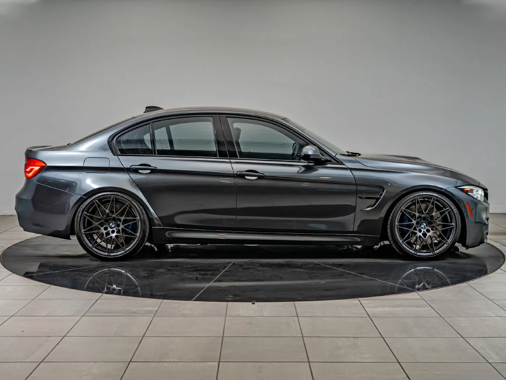 Used 2018 Mineral Gray Metallic BMW  image 4