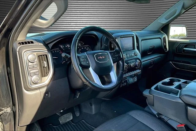 Used 2020 Black GMC SLE image 17