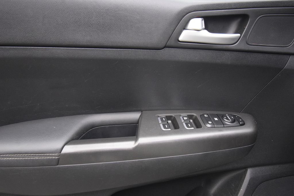 Used 2020 Clear White Kia LX image 17