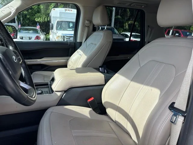 Used 2023 White Ford Limited image 6