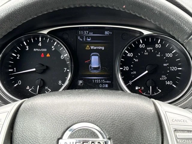 Used 2015 Red Nissan SL image 22