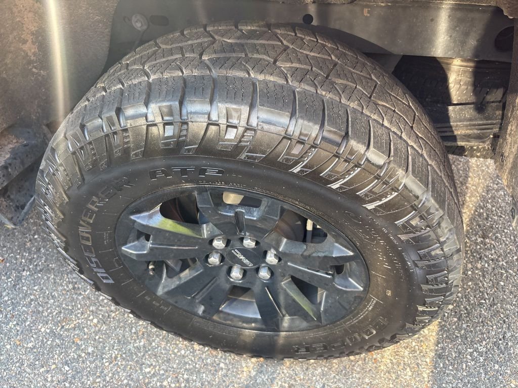 Used 2022 Red GMC AT4 w/Leather image 14