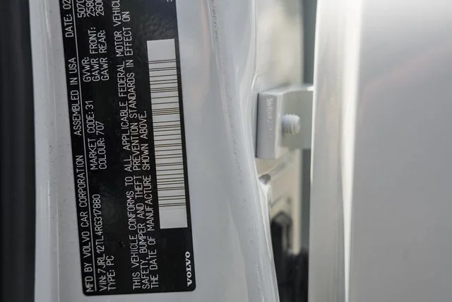 Certified Used 2024 Crystal White Volvo Plus image 32