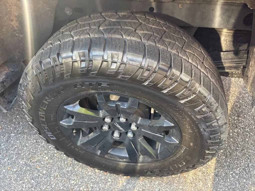Used 2022 Red GMC AT4 w/Leather image 14