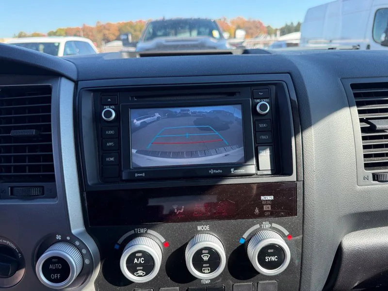 Used 2016 White Toyota SR5 image 10