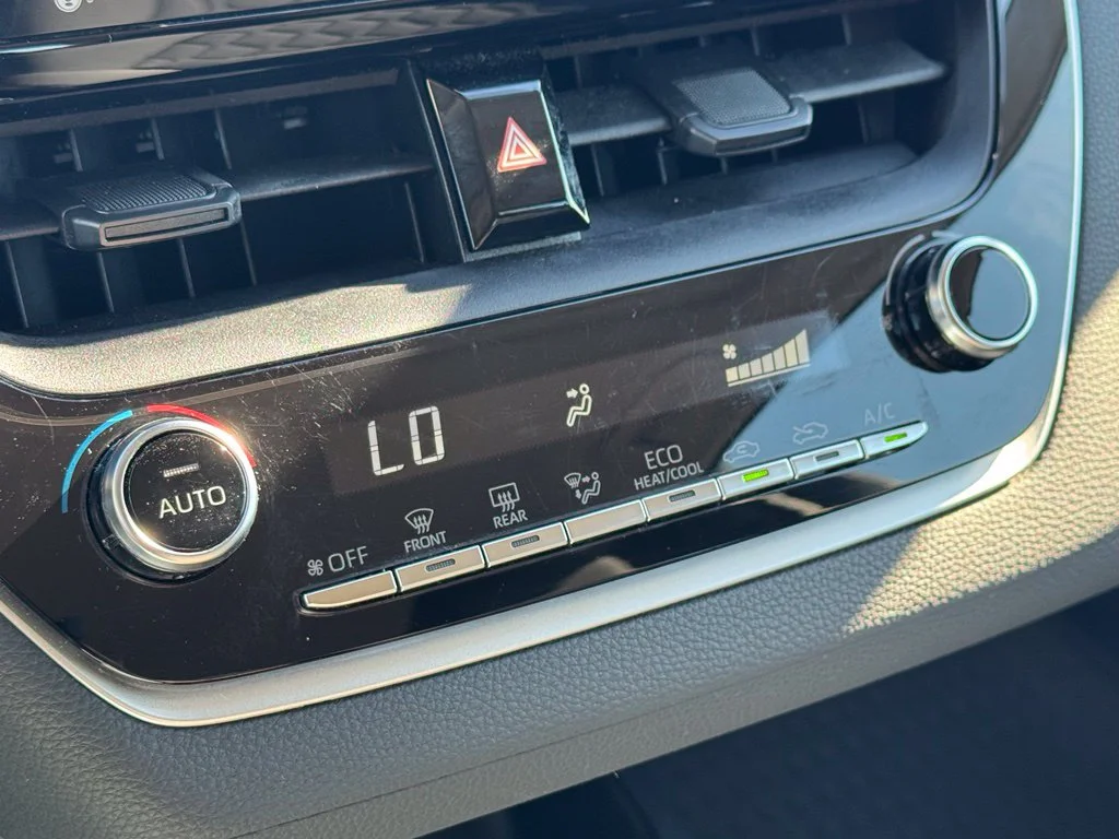 Used 2022  Toyota LE image 27