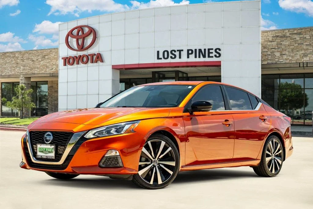 Used 2022 Orange Nissan 2.0 SR image 1
