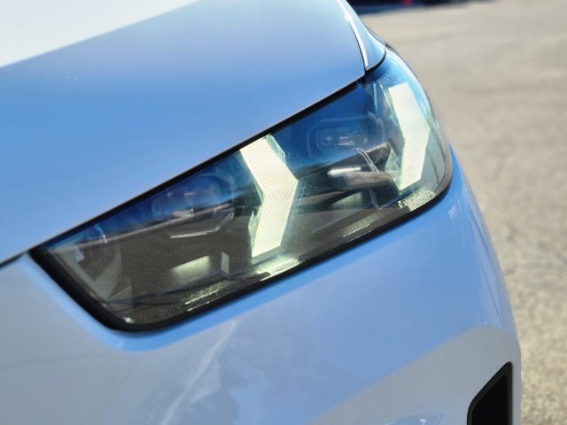 Used 2026 White BMW xDrive40i image 9