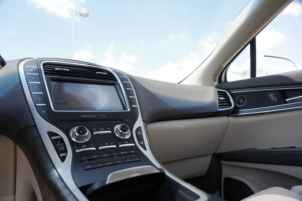 Used 2020 White Lincoln Reserve image 17