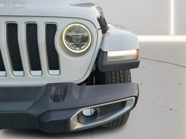 Used 2019 White Jeep Unlimited Sahara image 7