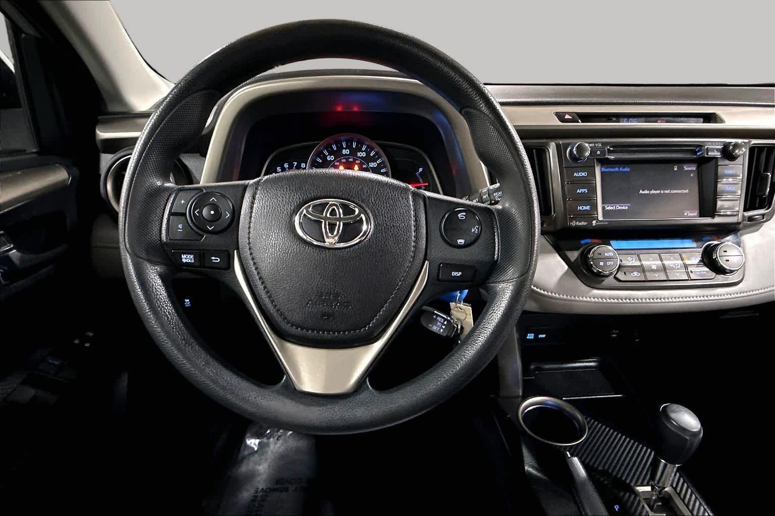 Used 2015 Classic Silver Metallic Toyota XLE image 6