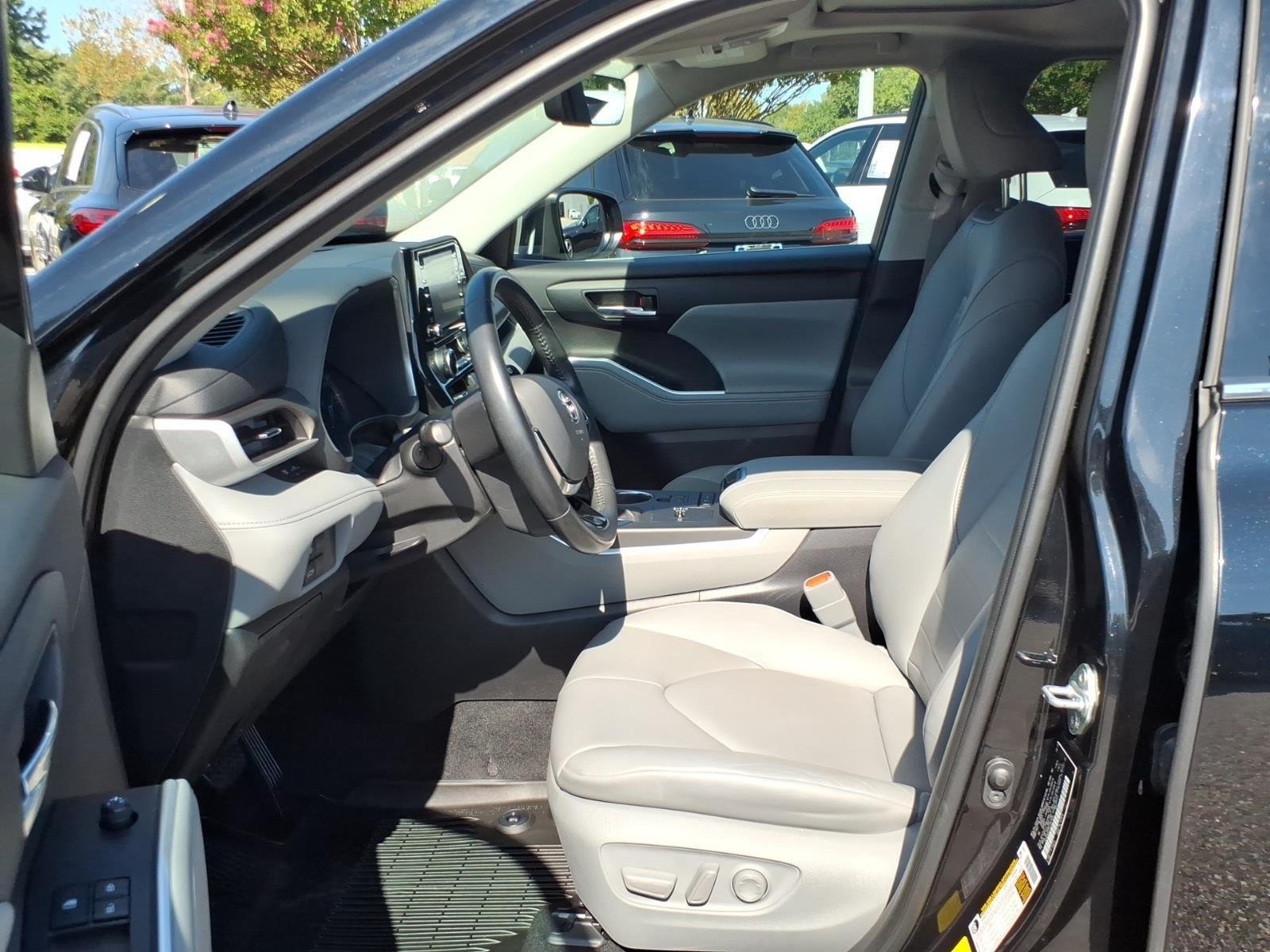 Used 2020 Midnight Black Metallic Toyota Hybrid XLE image 12