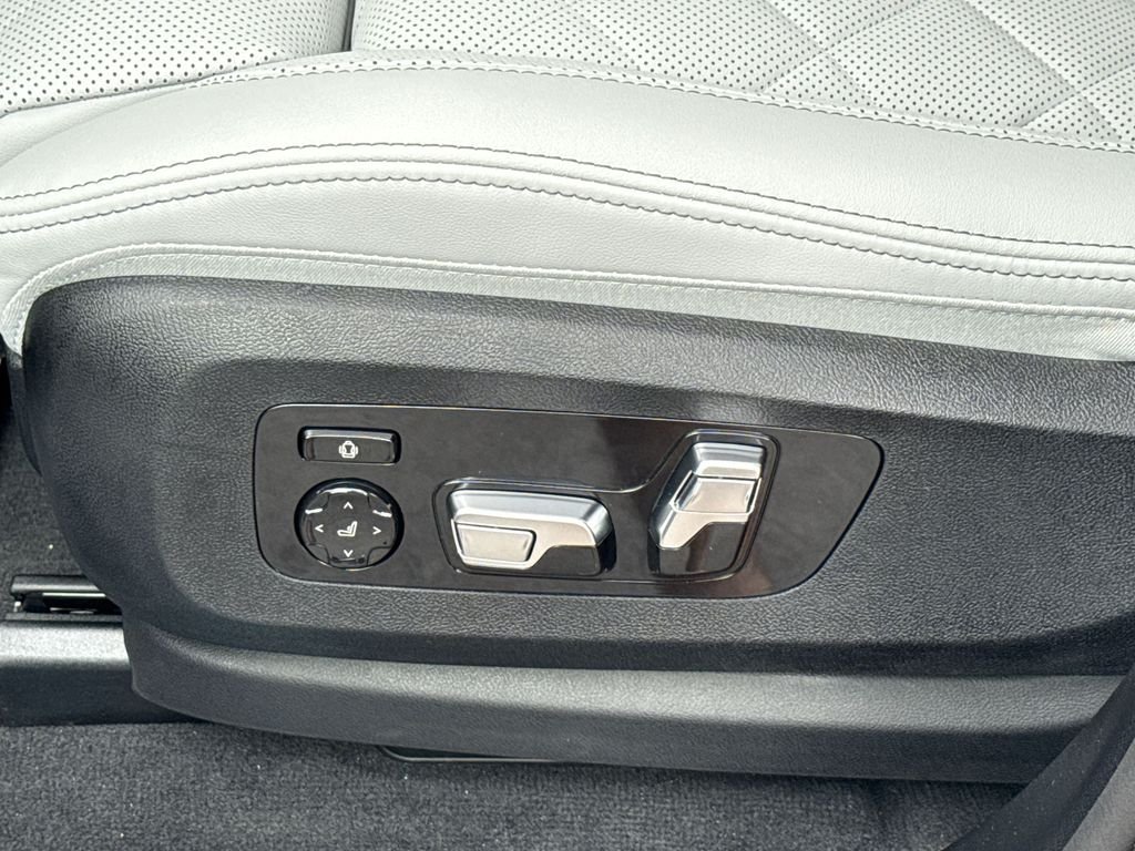 New 2026 White BMW xDrive40i image 12