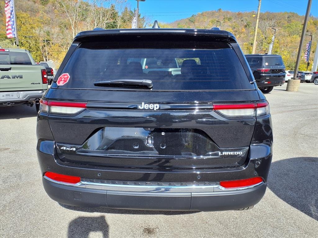 2025 Jeep Grand Cherokee Laredo photo 4