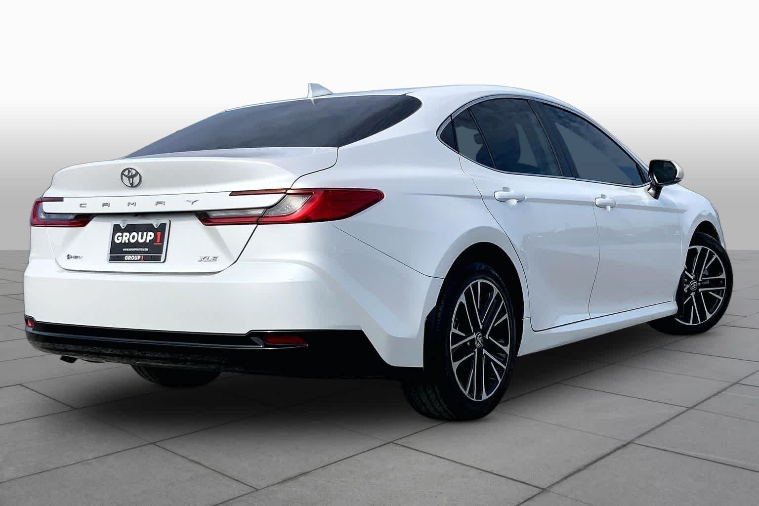 Used 2025 Wind Chill Pearl Toyota XLE image 13