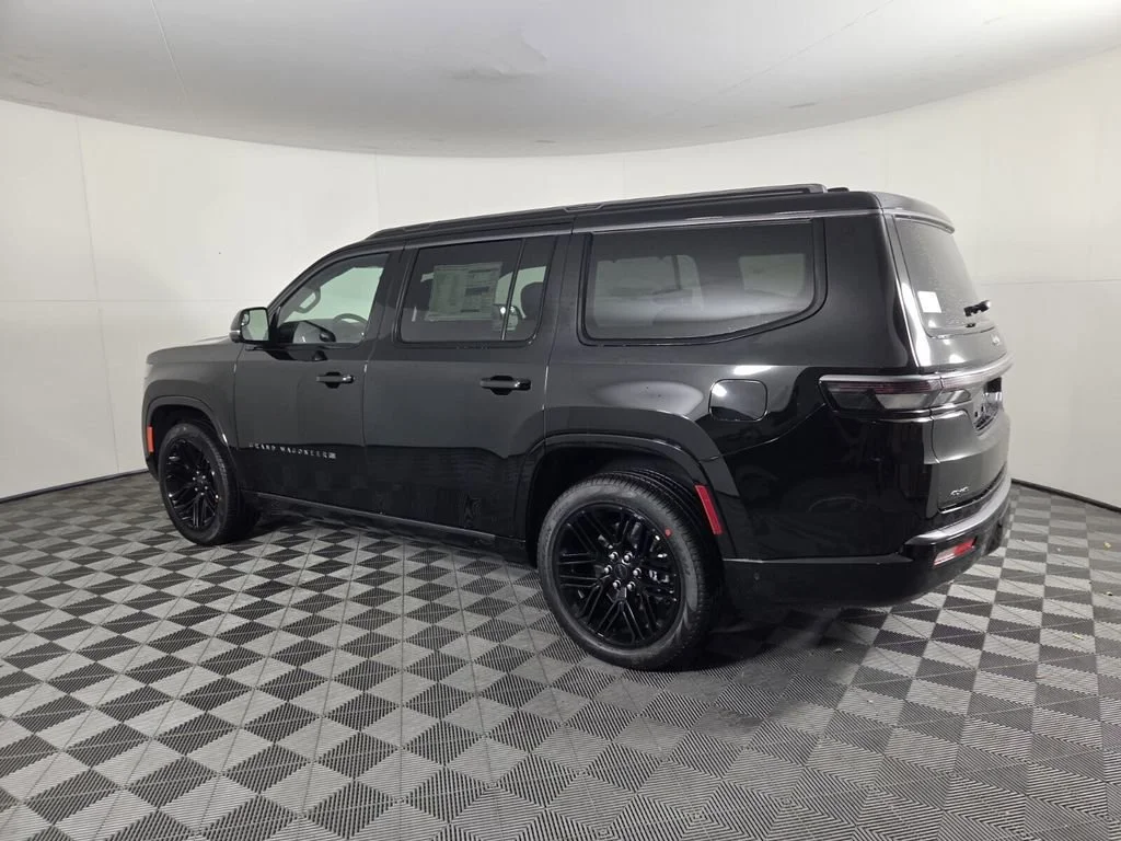 New 2026 High Gloss Black Exterior Paint Jeep Limited Reserve image 6