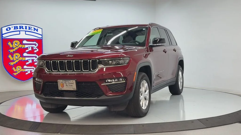 Used 2023 Velvet Jeep Limited image 9