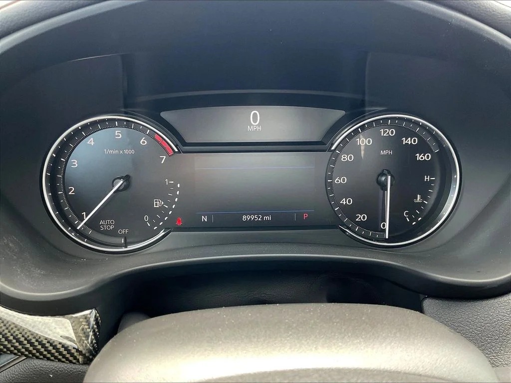 Used 2019 Red Cadillac Sport image 9