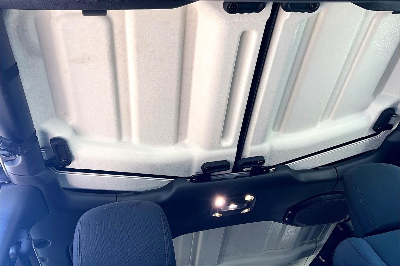Used 2020 Granite Crystal Metallic Clearcoat Jeep Sport S image 13