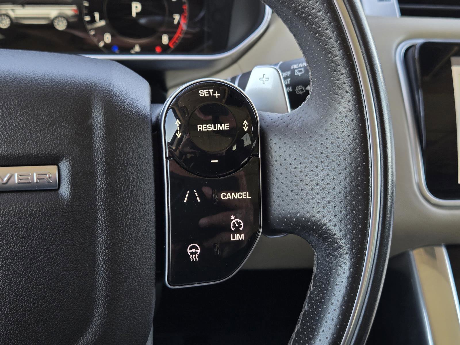 Used 2019 Fuji White Land Rover Dynamic image 14