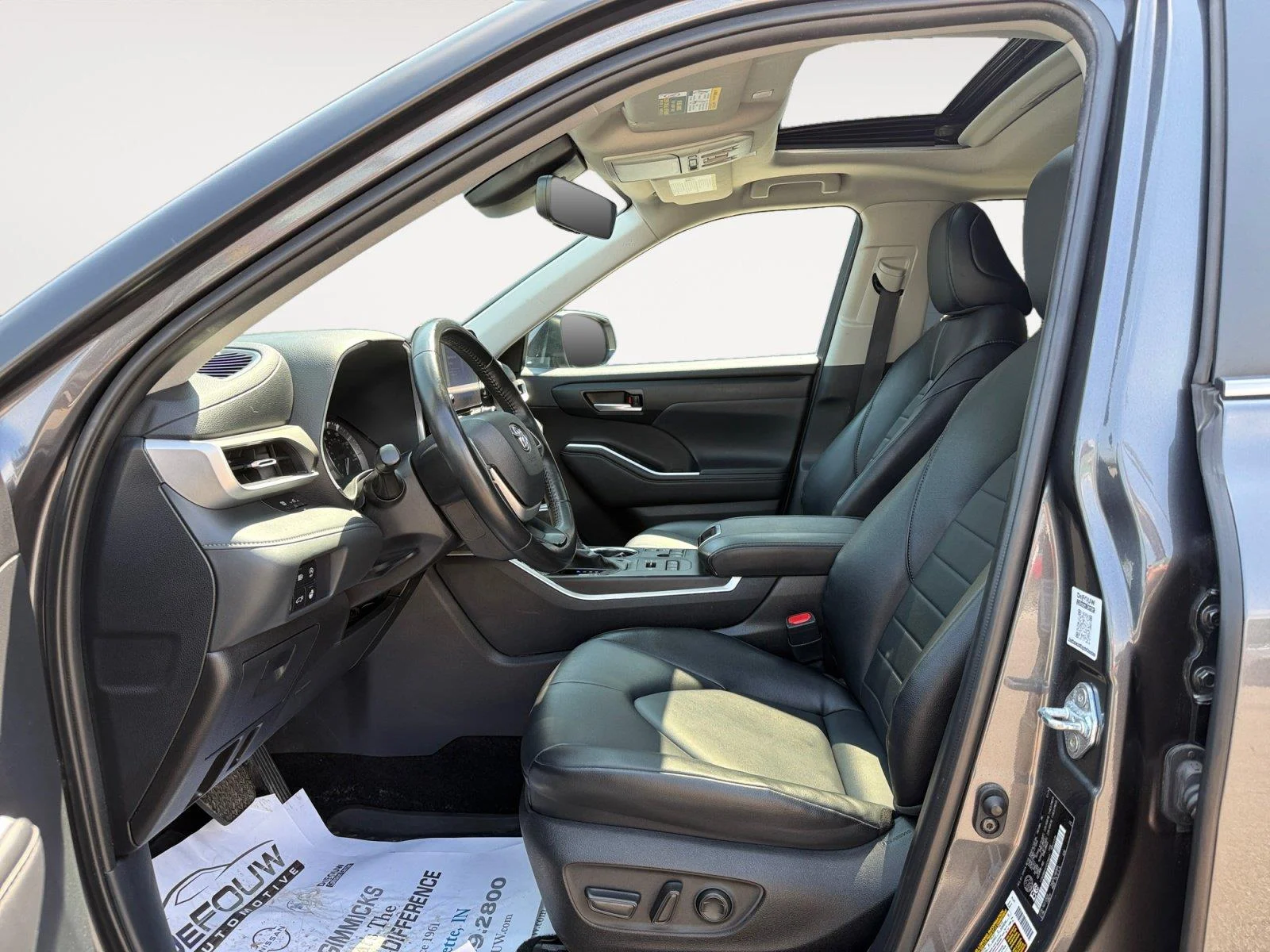 Used 2025  Toyota Platinum image 10