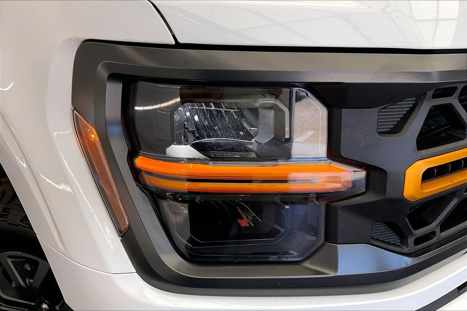 Used 2025 Oxford White Ford Tremor image 28