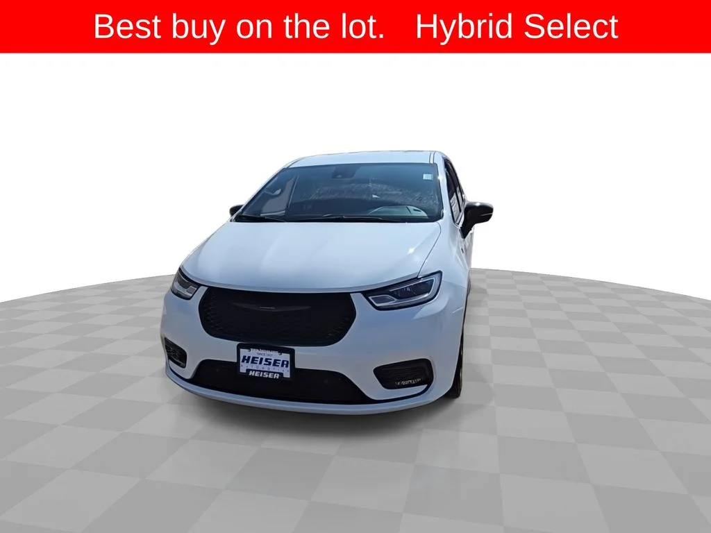 Used 2024 White Chrysler Select image 3