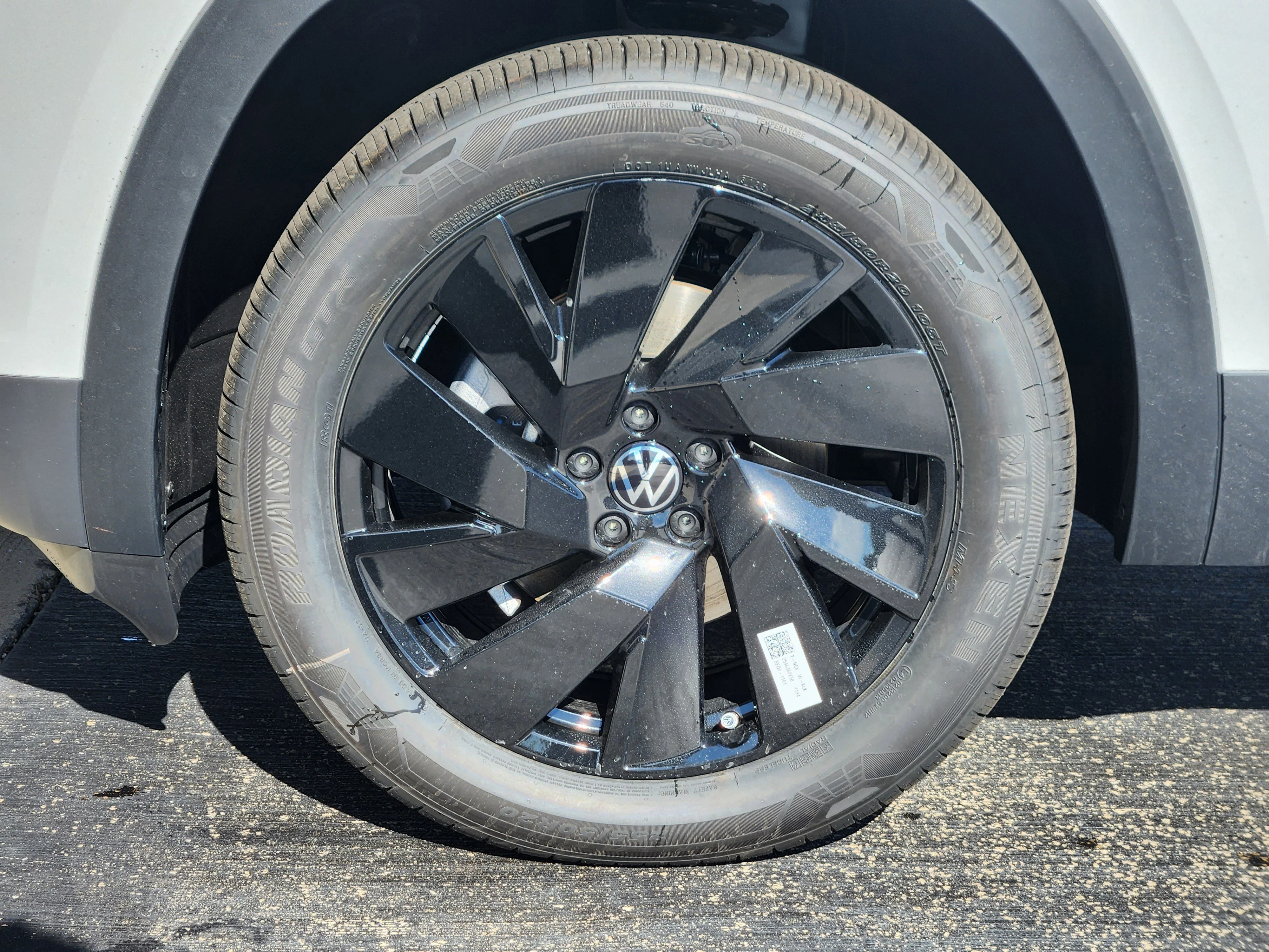 New 2026 White Volkswagen 2.0T SE w/Technology image 7