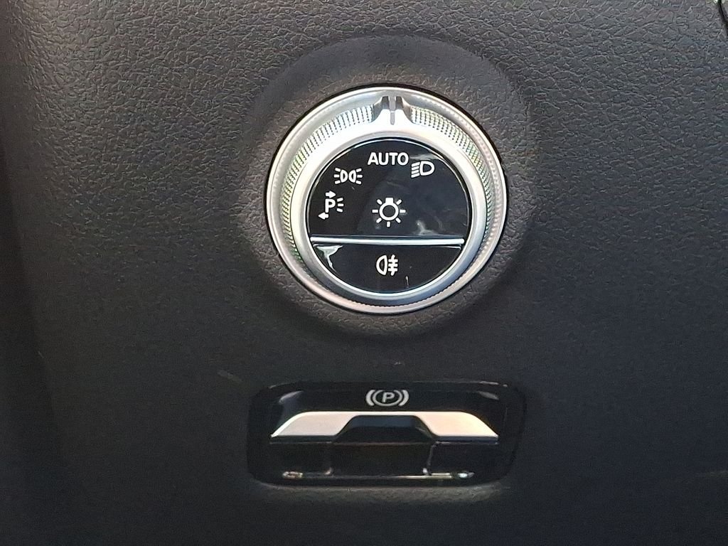 2025 Mercedes-Benz C-Class Sedan C 300 - Photo 23