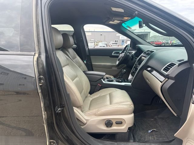 Used 2014 Black Ford Limited image 19
