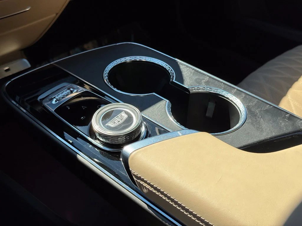 Used 2026  Cadillac Signature Luxury image 32