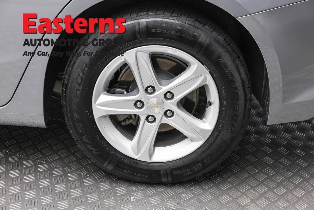 Used 2023 Gray Chevrolet LT image 8
