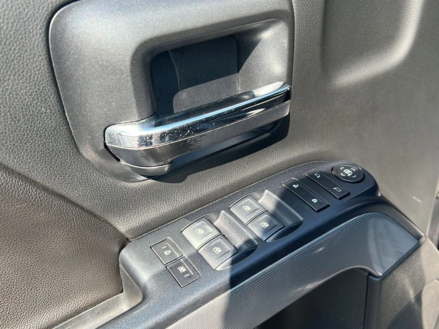Used 2018 Graphite Metallic Chevrolet LT image 5