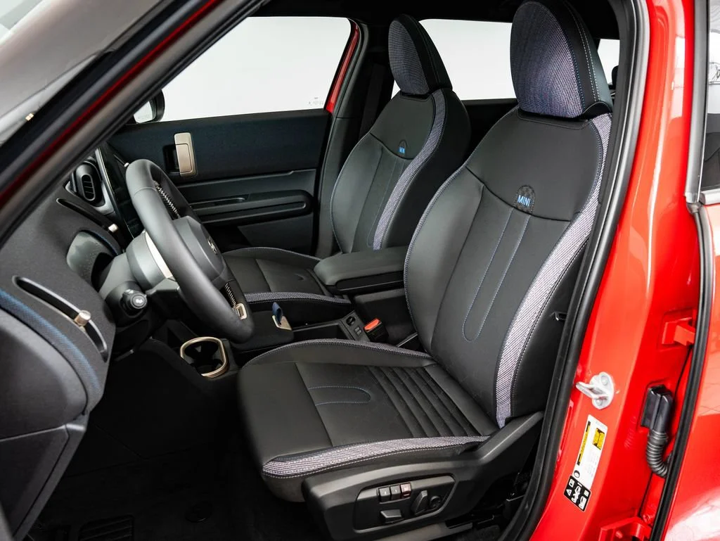 New 2027 Chili Red MINI Signature Plus image 22