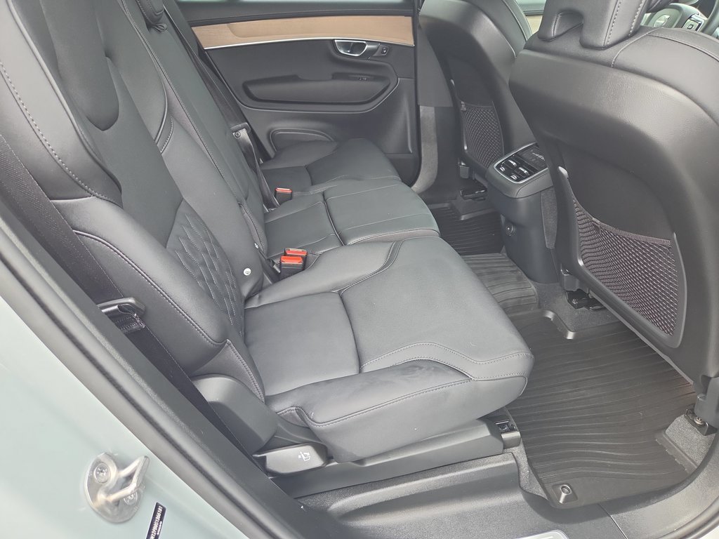 Used 2025  Volvo Plus image 26