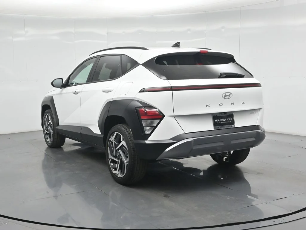 Used 2026 White Hyundai SEL Premium image 28